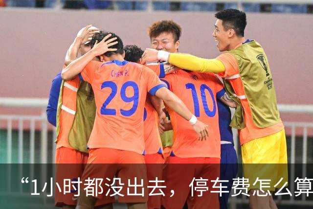 “1小时都没出去，停车费怎么算？”今天很多人被堵在城西银泰地库，商场最新回应：直接抬杆放行，不收费！外围目前仍拥堵，建议绕行